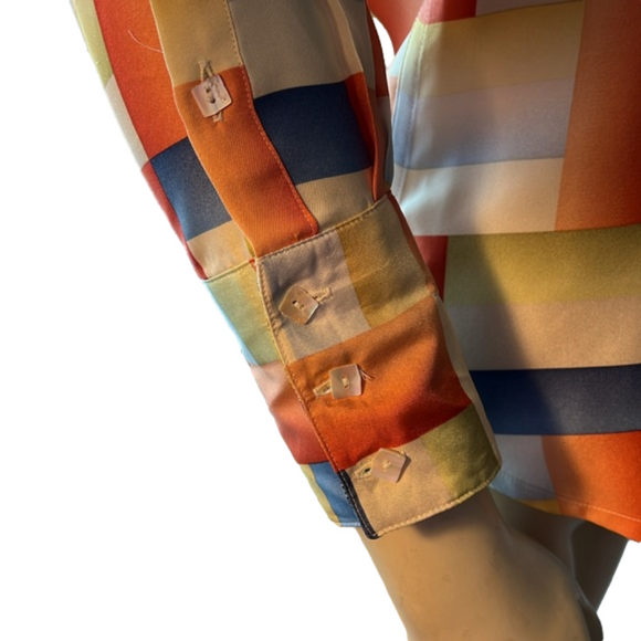 Robert Graham Silk Peach/Blue/Green Square Button Down Blouse. Size 4. - Picture 5 of 6